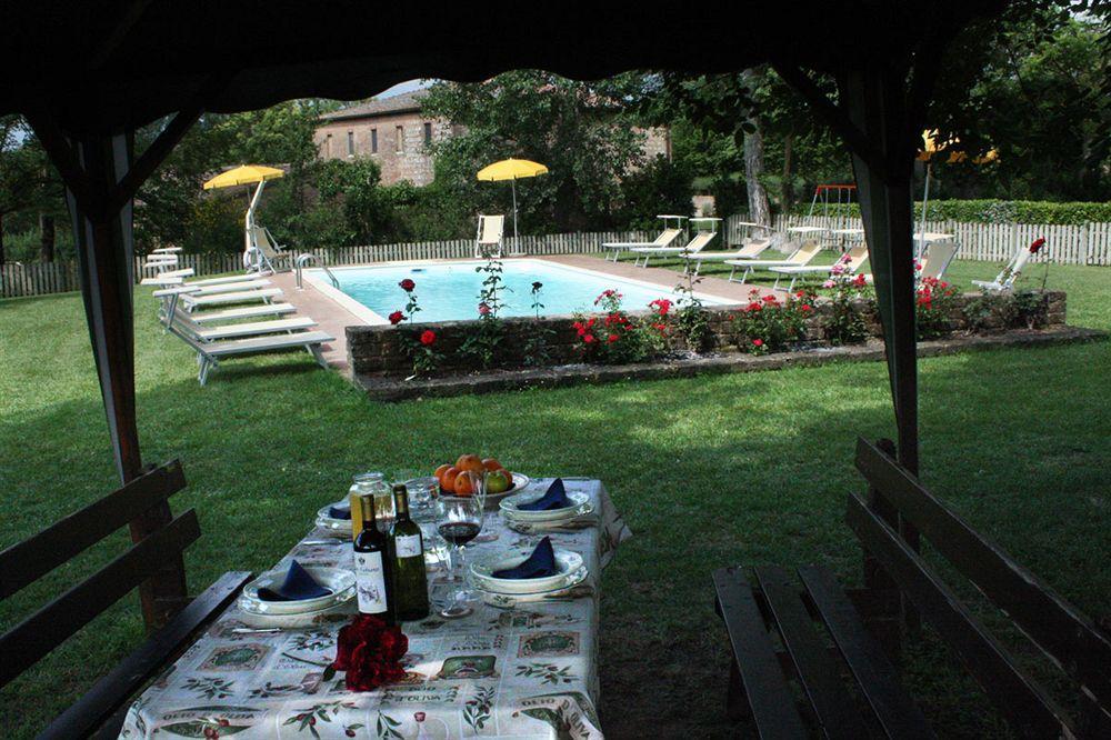 Villa San Fabiano With Heated Pool Монтероні-д'Арбія Екстер'єр фото